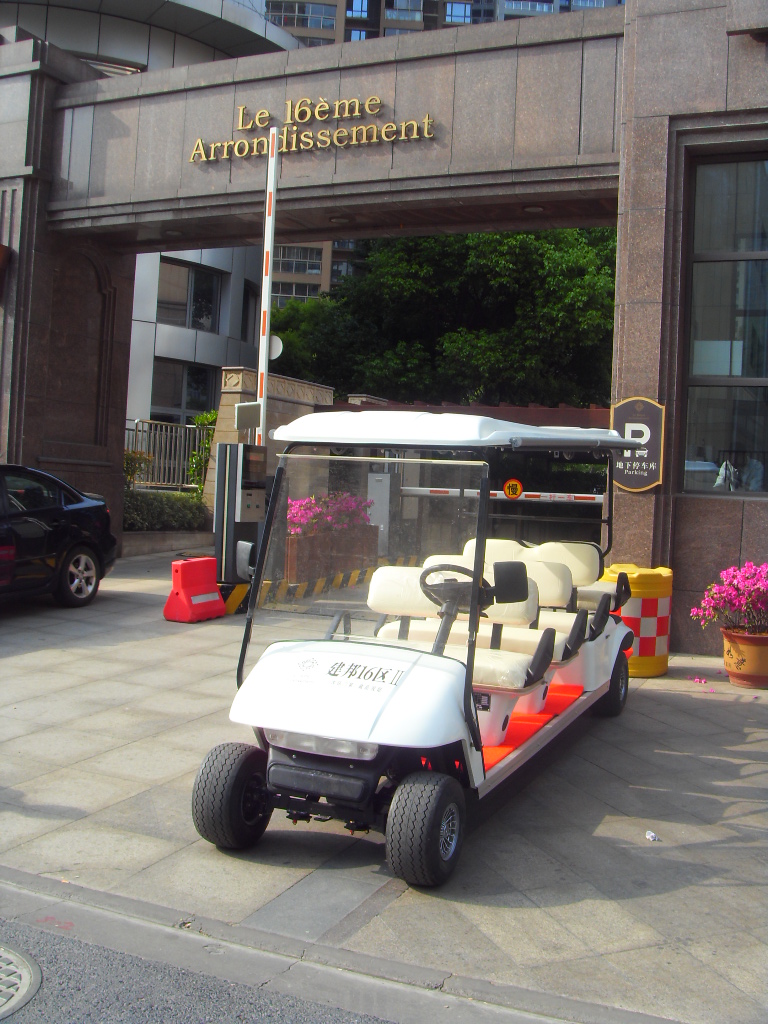 上海建邦地产购买我司电动高尔夫一台，迎接盛大开盘